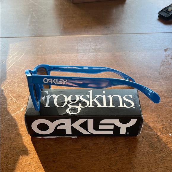 Oakley Frogskins Prizm Sapphire Blue Sunglasses - Picture 2 of 5